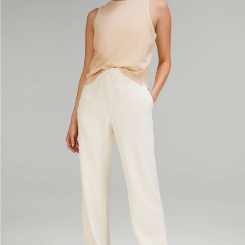 Lululemon Softstreme High-Rise Pant
Lemon Sorbet BNWT